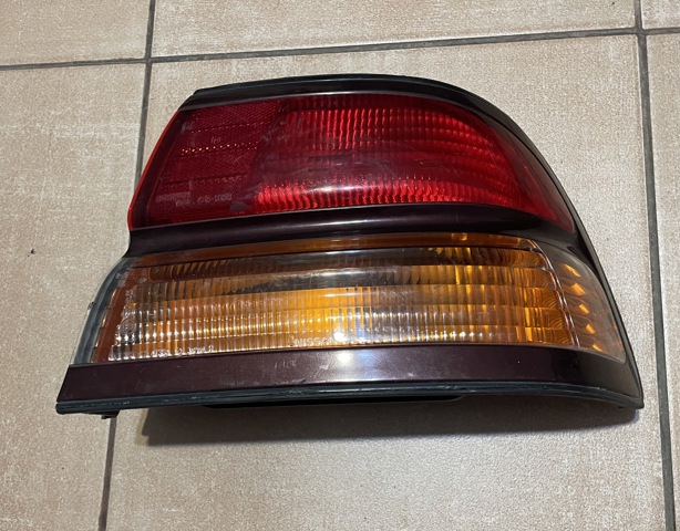 Фонари задние 2655043U27 NISSAN