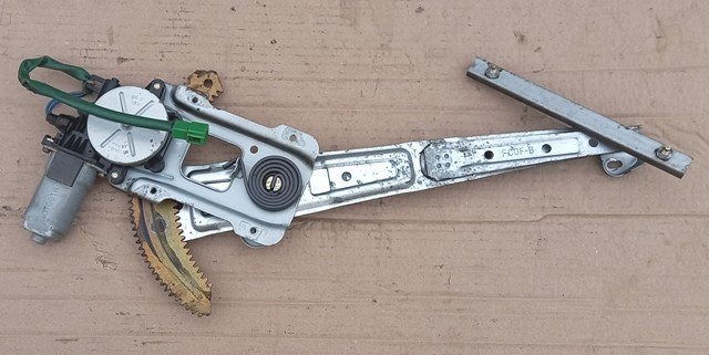 Мотор стеклоподъемника двери передней, левой 61188AE010 SUBARU
