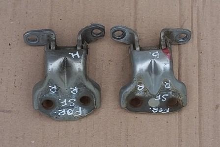 Петля задней левой двери 61520FA030 SUBARU