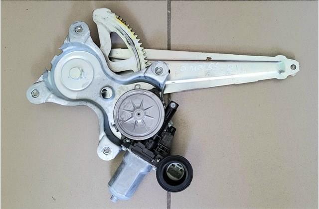 Стеклоподъемник левой задней двери 6980406140 TOYOTA