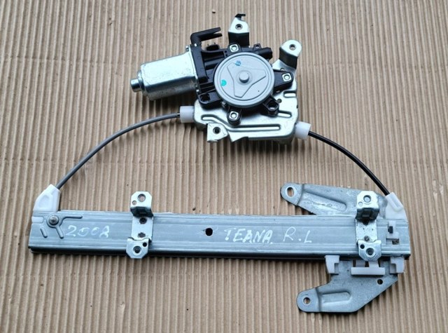 Мотор стеклоподъемника двери задней, левой 807318991A NISSAN