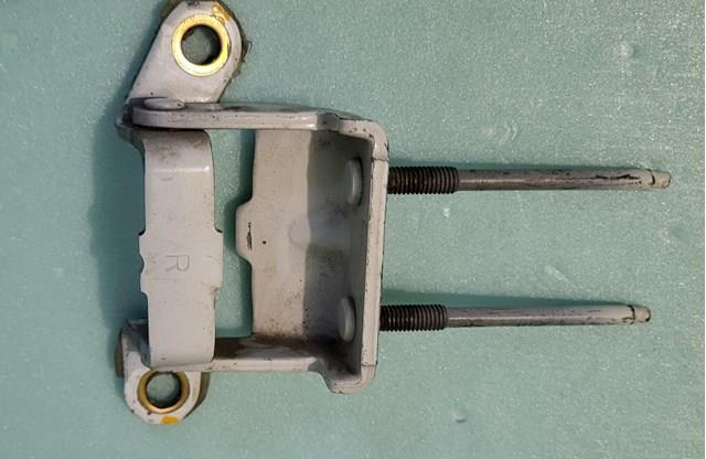 Петля задней правой двери 82400CG000 NISSAN
