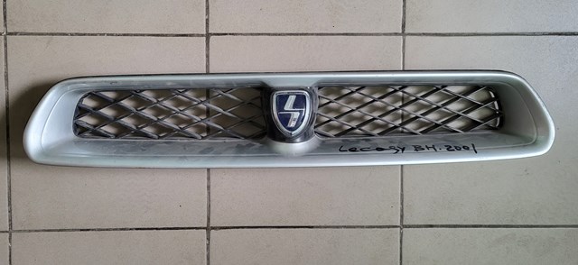 SUBARU 91121AE040 Решетка радиатора в наличии Украина