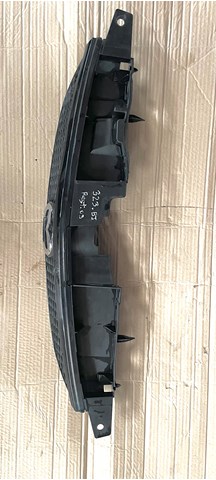 MAZDA B30P50710 Решетка радиатора в наличии Черкассы