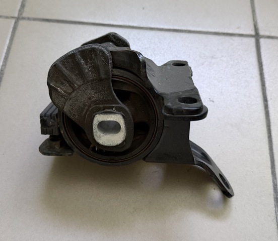 MAZDA BJS739070 Левая подушка двигателя в наличии Черновцы