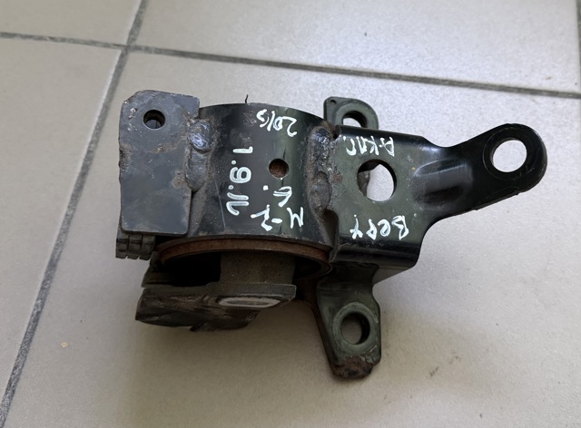 MAZDA BJS739070 Левая подушка двигателя в наличии Ровно