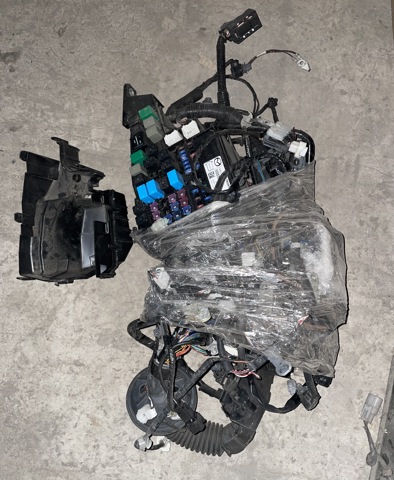 Блок реле и предохранителей GHP966760 MAZDA