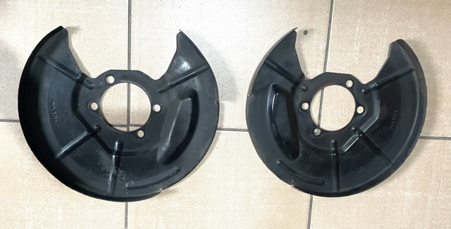 Кожух тормозного диска заднего правый KD4526261 MAZDA