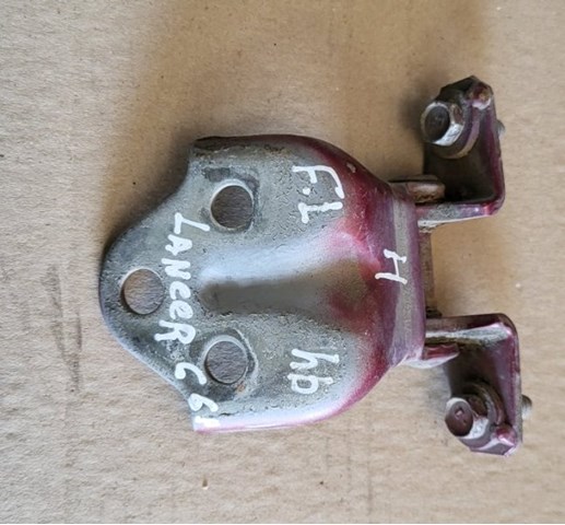 Петля передней двери правая MB574274 MITSUBISHI