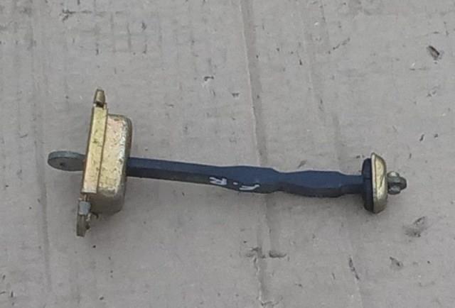 Ограничитель открывания двери, передний MB927285 MITSUBISHI