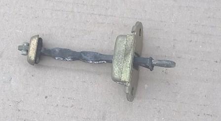 Ограничитель открывания задней двери MR287802 MITSUBISHI