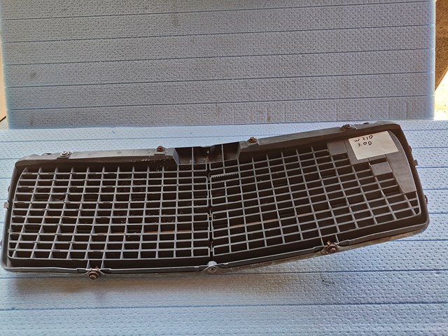 2108880023 MERCEDES Решетка радиатора купить в Чернигов