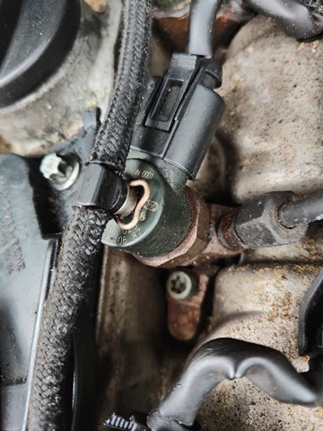 MERCEDES A6110700687 Форсунка впрыска топлива в наличии Харьков