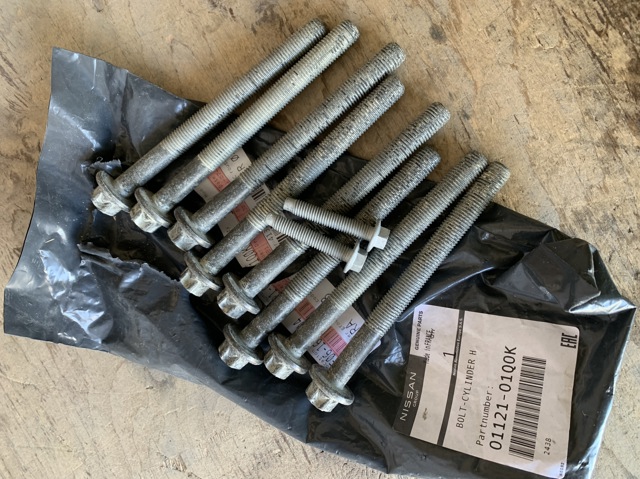 Болт головки блока цилиндров 0112101Q0K NISSAN