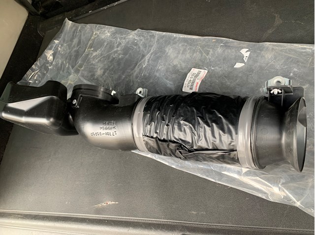 TOYOTA 1770951010 Патрубок воздушный, вход в резонатор в наличии Черкассы