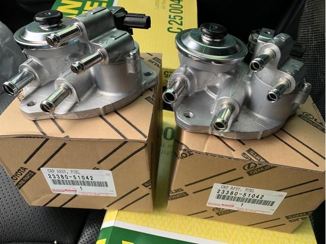 Крышка корпуса топливного фильтра 2338051040 TOYOTA