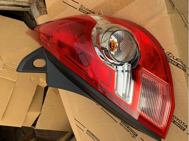 Задняя правая фара 265501JY0A NISSAN