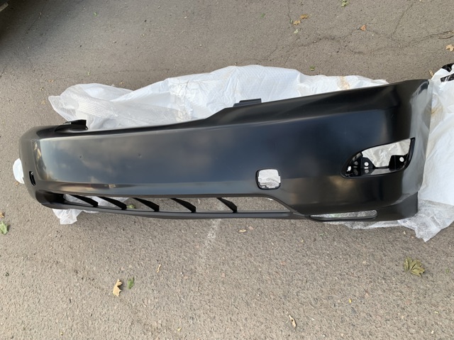 Бампер на авто 5211948912 TOYOTA