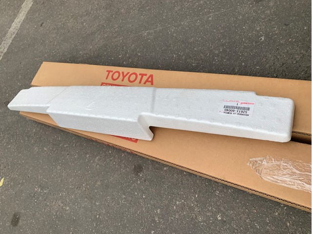 Энергопоглотитель переднего бампера 5261160040 TOYOTA
