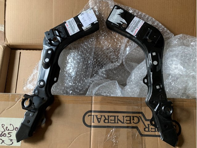 5320242020 TOYOTA Кронштейн радиатора верхний правый купить в Житомир