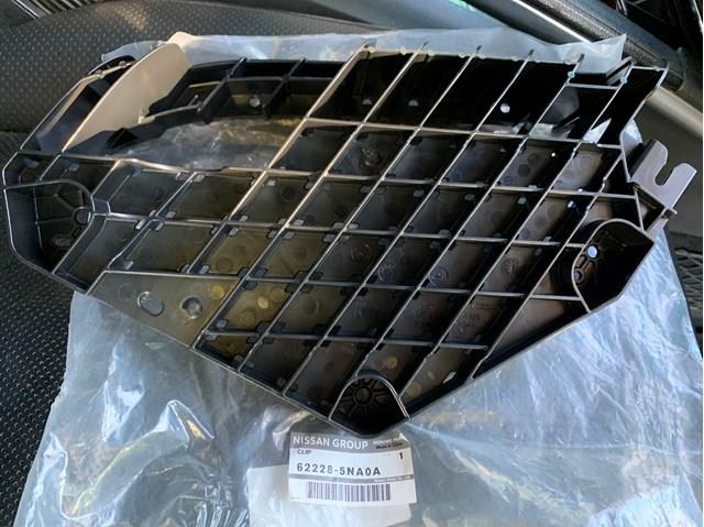 Кронштейн крепления бампера переднего правый 622285NA0A NISSAN