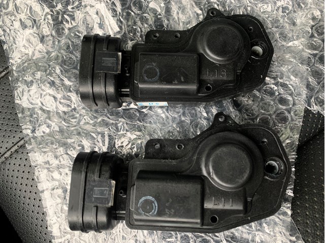 Замок двери водителя 6904060132 TOYOTA