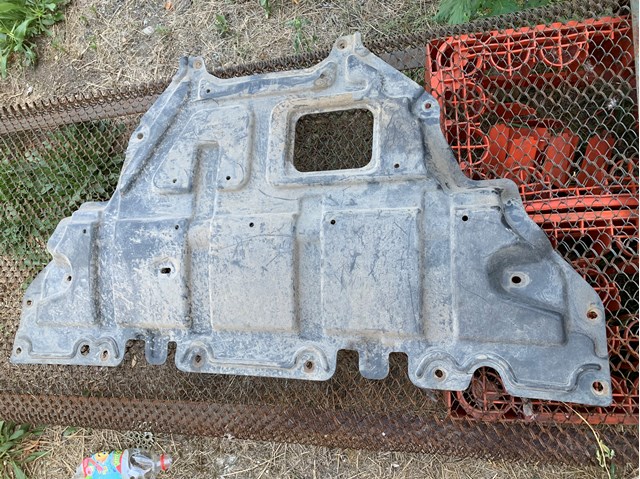 Щит предохранительный 758921CA0A NISSAN