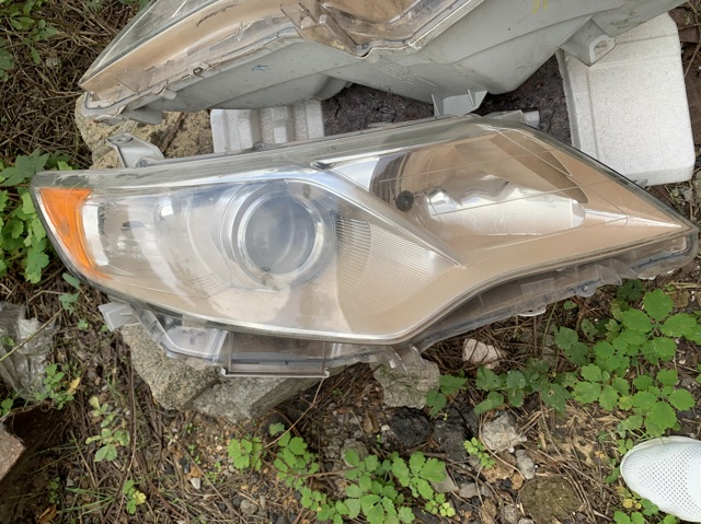 Правая блок фара 8111006470 TOYOTA