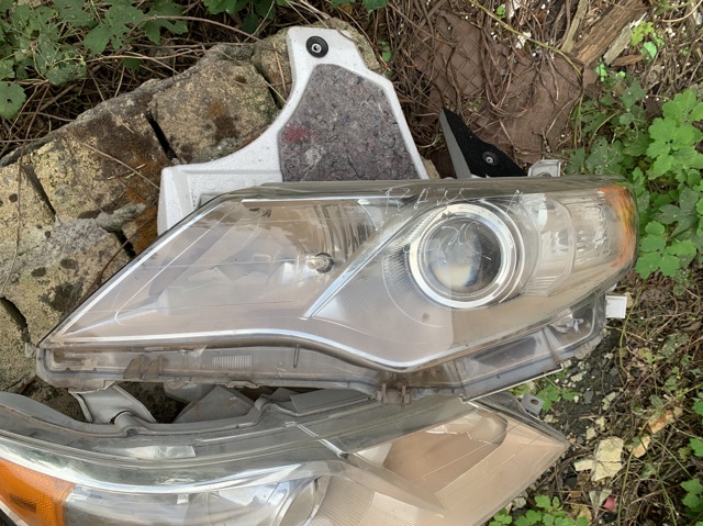 Фара дальнего света в сборе 8115006470 TOYOTA