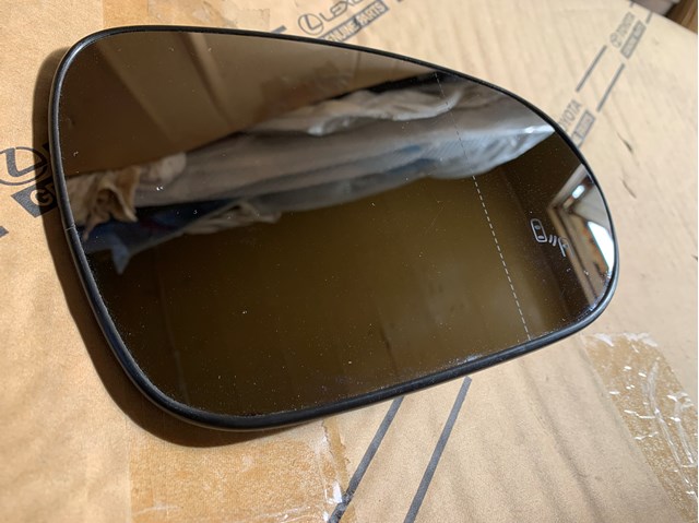 Зеркальный элемент правый 8793133B40 TOYOTA