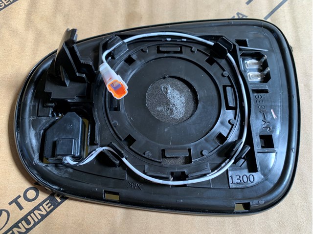 8793133B40 TOYOTA Стекло правого зеркала заднего вида купить в Черкассы