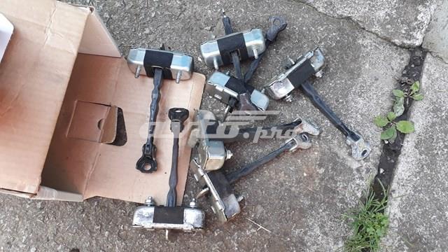 TOYOTA 6863012121 Ограничитель задней двери в наличии Днепр