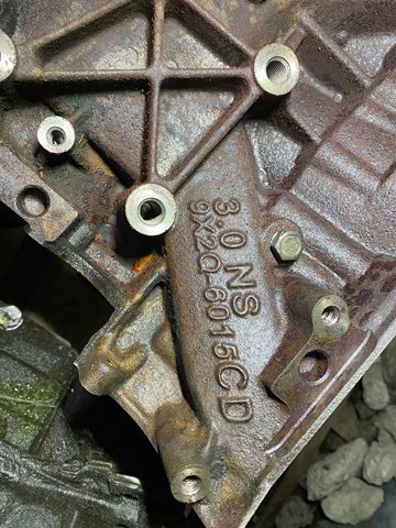 LAND ROVER LR018030 Блок цилиндров двигателя в наличии Тернополь