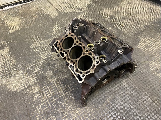 LR018030 LAND ROVER Блок цилиндров двигателя купить в Одесса
