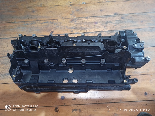 Крышка клапанов 11127799221 BMW