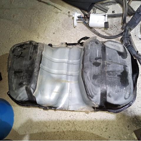 MITSUBISHI 1700A962 Бак топливный в наличии Винница