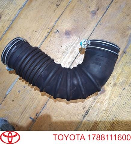 Патрубок воздушный, выход воздушного фильтра 1788111600 TOYOTA