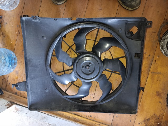 HYUNDAI 253801U100 Диффузор радиатора охлаждения, в сборе с мотором и крыльчаткой в наличии Запорожье