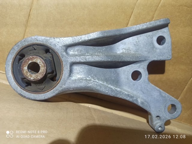 Траверса заднего редуктора, правая 3517A101 MITSUBISHI