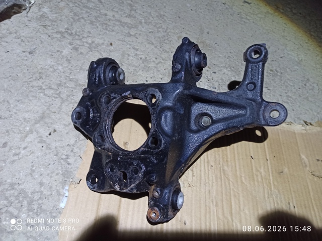 Кулак поворотный правый 4230433050 TOYOTA