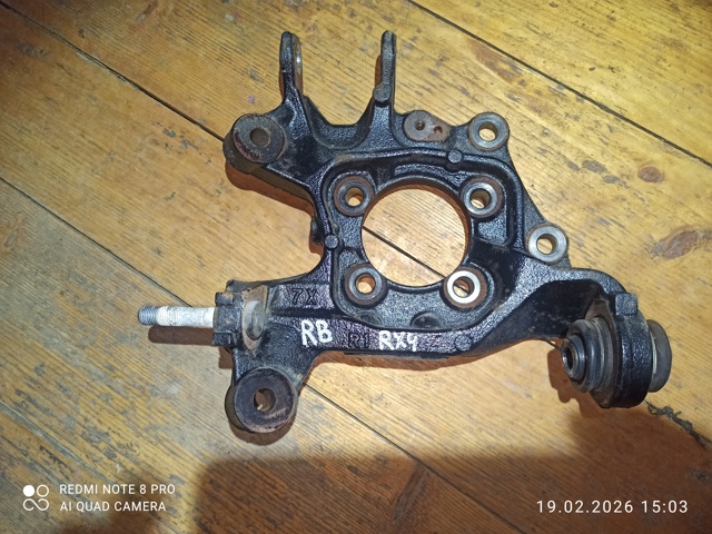 Цапфа - поворотный кулак задний, правый 4230448070 TOYOTA