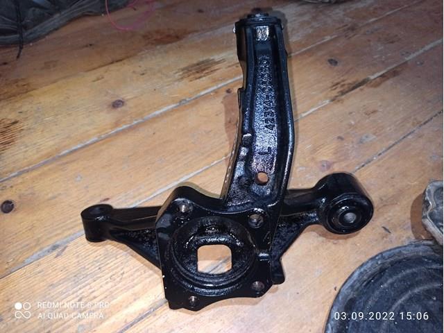Кулак поворотный левый 4230506090 TOYOTA