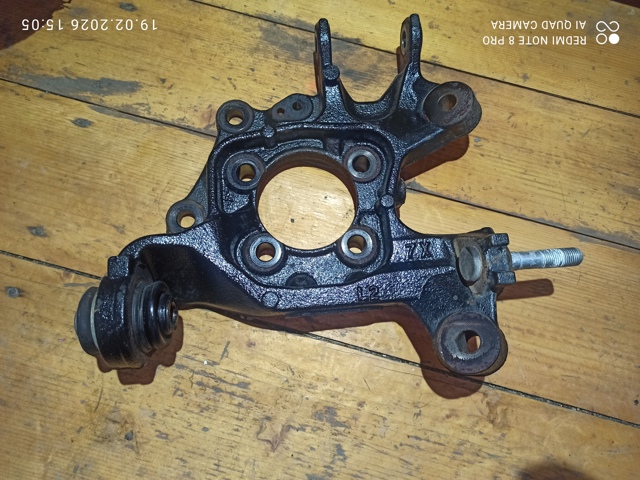 Цапфа левая 4230548070 TOYOTA