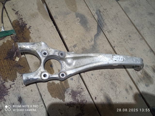 Цапфа передняя левая 4320250010 TOYOTA