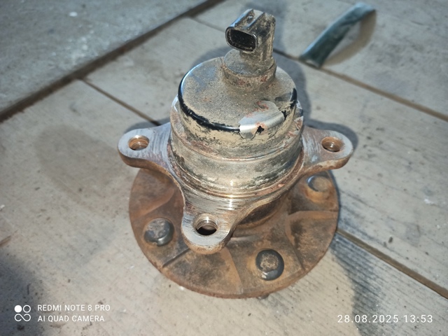 Ступицы передних колес 4355050011 TOYOTA