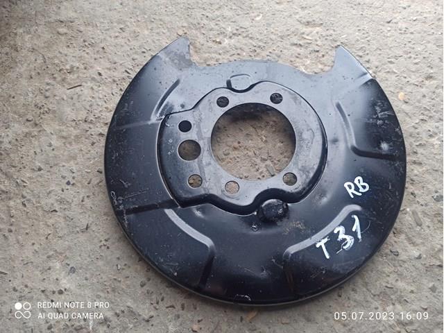 Защита тормозного диска заднего, правая 440208J010 NISSAN