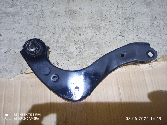 Балансир подвески задний правый 4877033020 TOYOTA