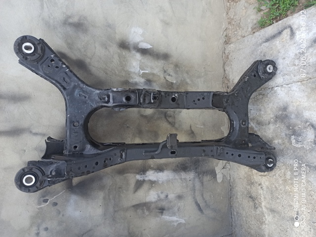 Крабобалка задней подвески 5120606130 TOYOTA