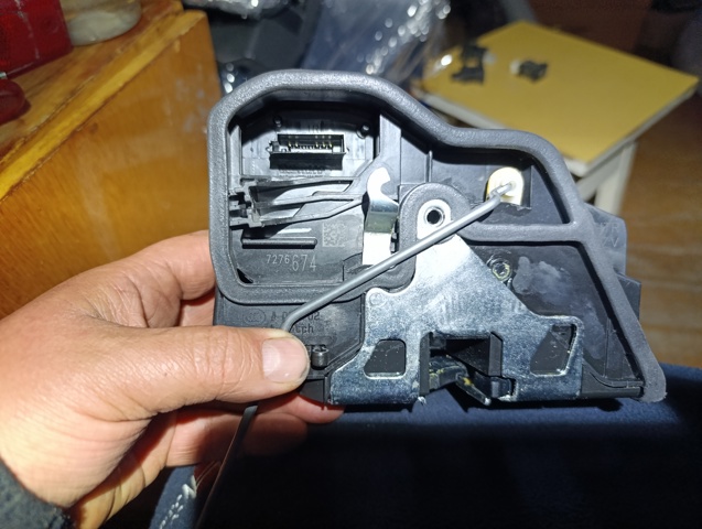 Замок двери задней правой 51227276674 BMW