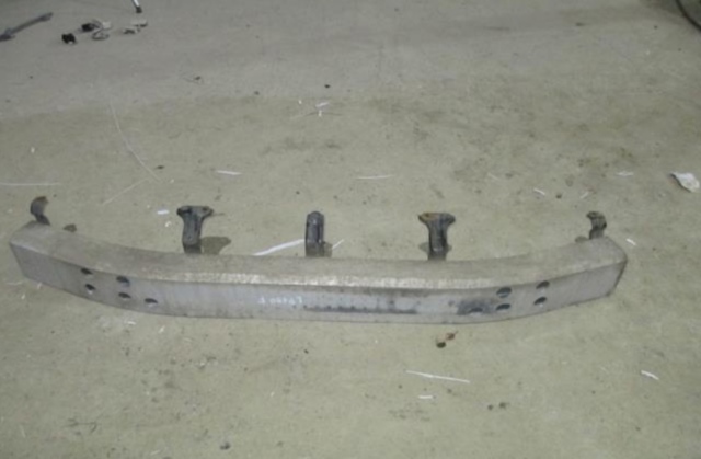 Балка бампера переднего 5202160230 TOYOTA